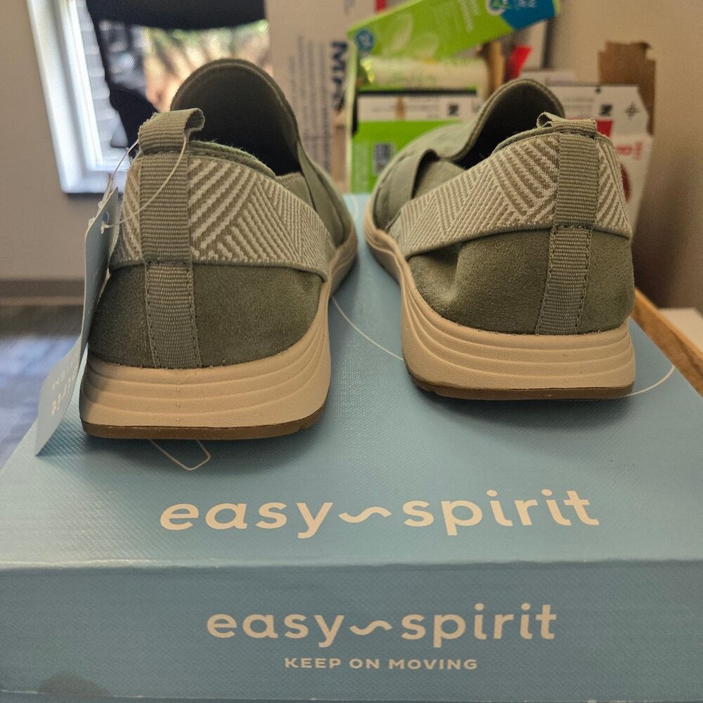 Easy Spirit Lora Slip On Suede Walking Shoe Womens Size 8.5 Wide Olive NWT & box - Picture 10 of 11